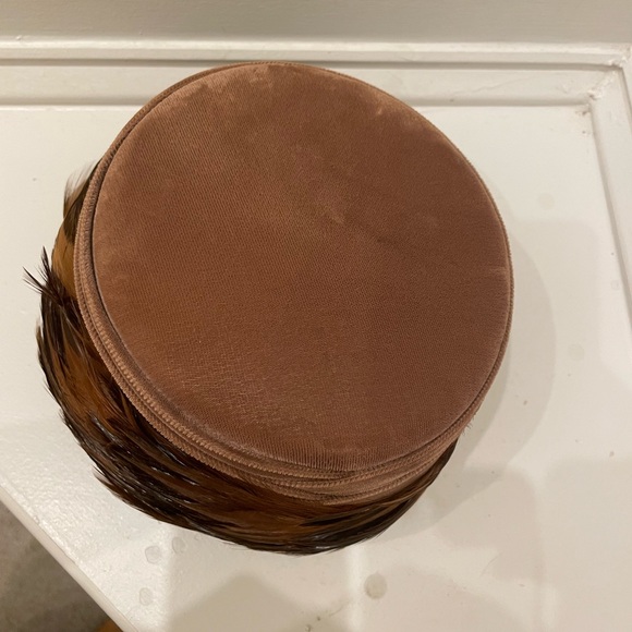 Vintage velvet and feather Cloche hat - Picture 4 of 7